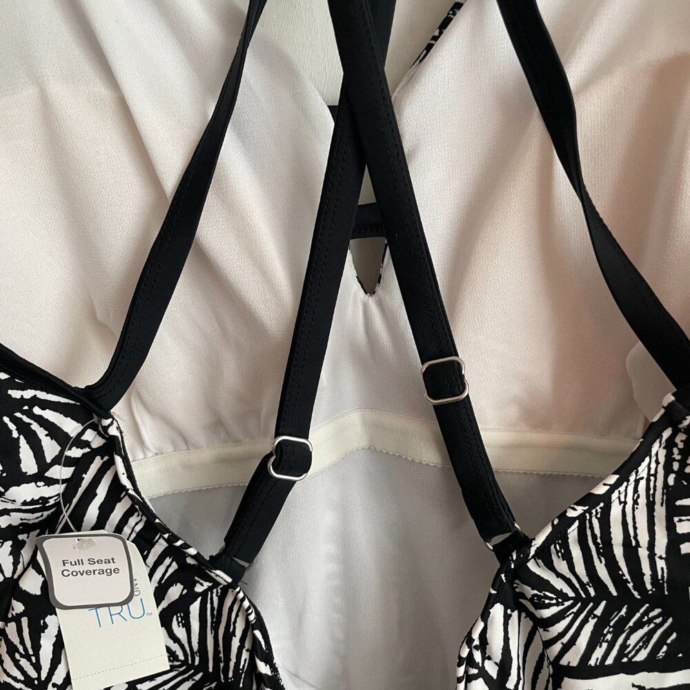 Time and Tru Women's Strappy One-Piece Swimsuit Size 2X- NEW! - Picture 7 of 8